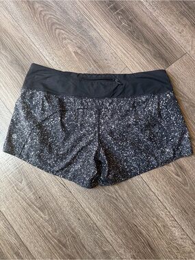 Lululemon speckled black and white speed up shorts